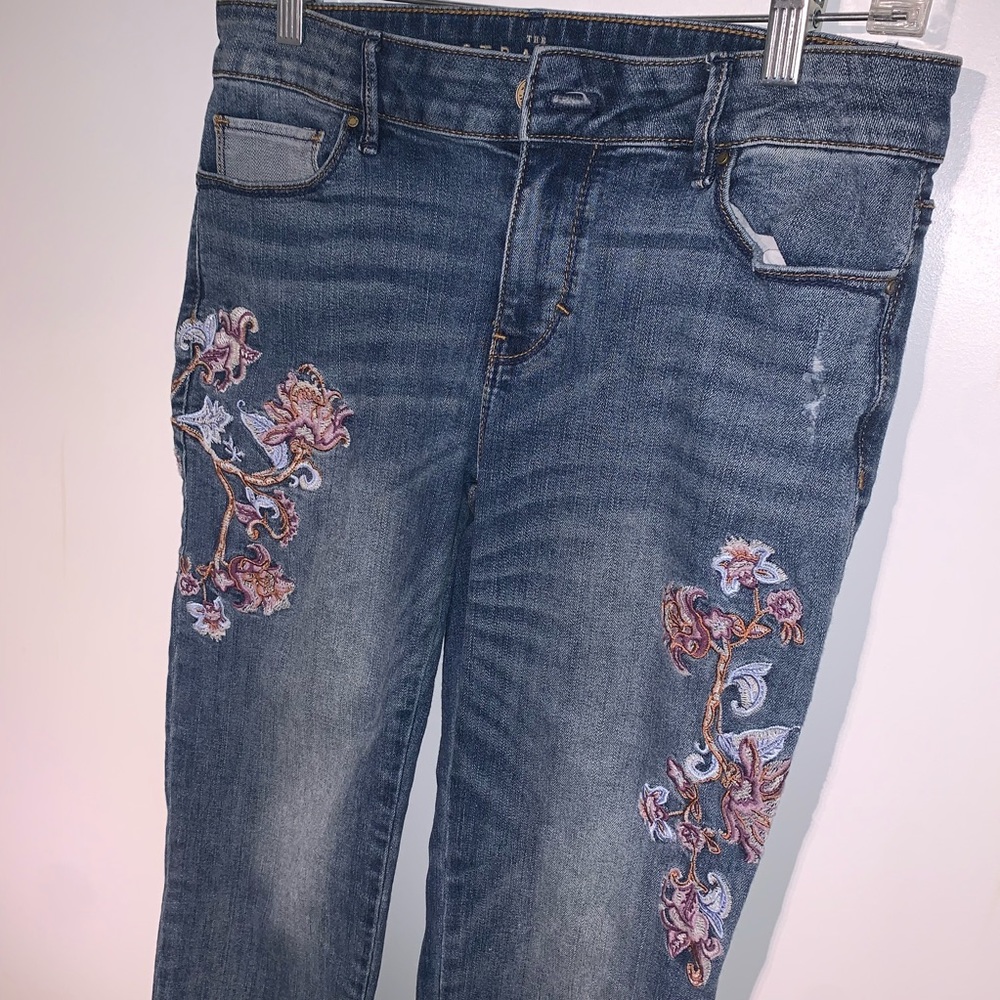 The Straight Jeans - Picture 4 of 5